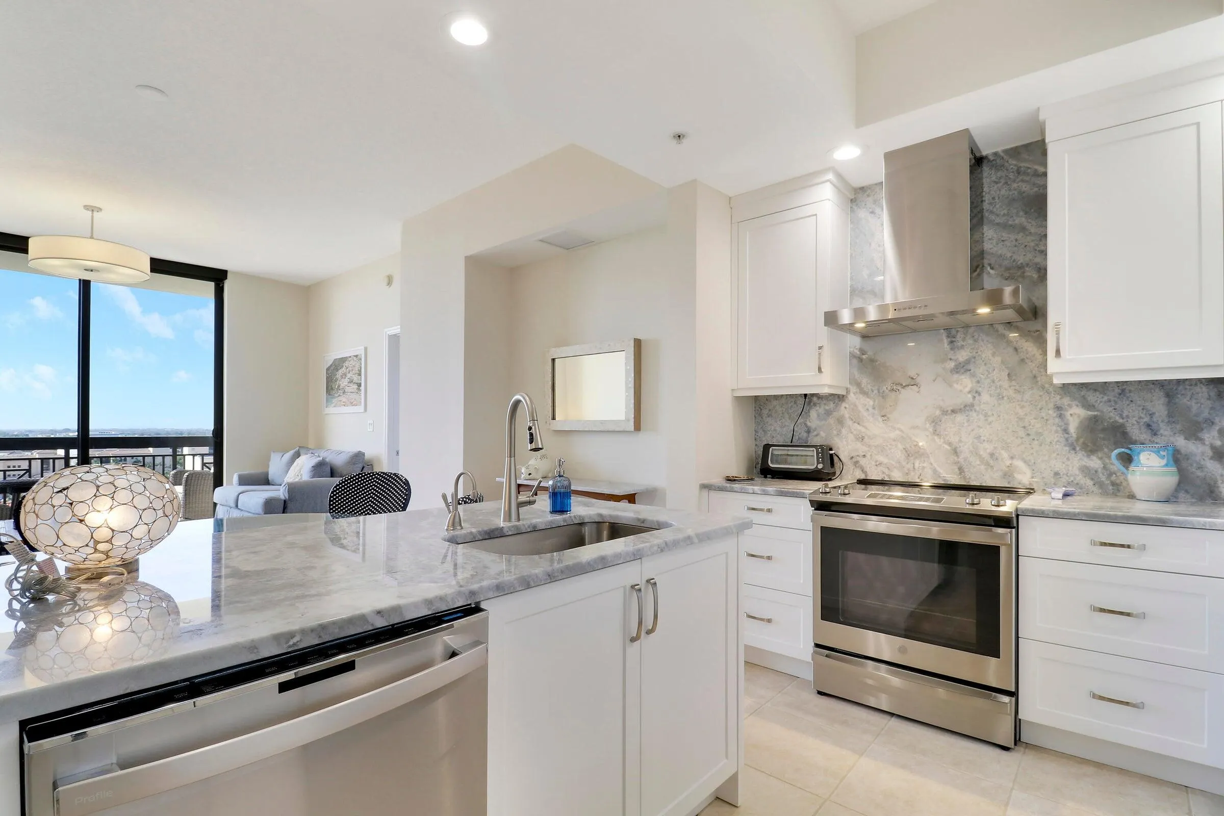801 S Olive Avenue, #902
