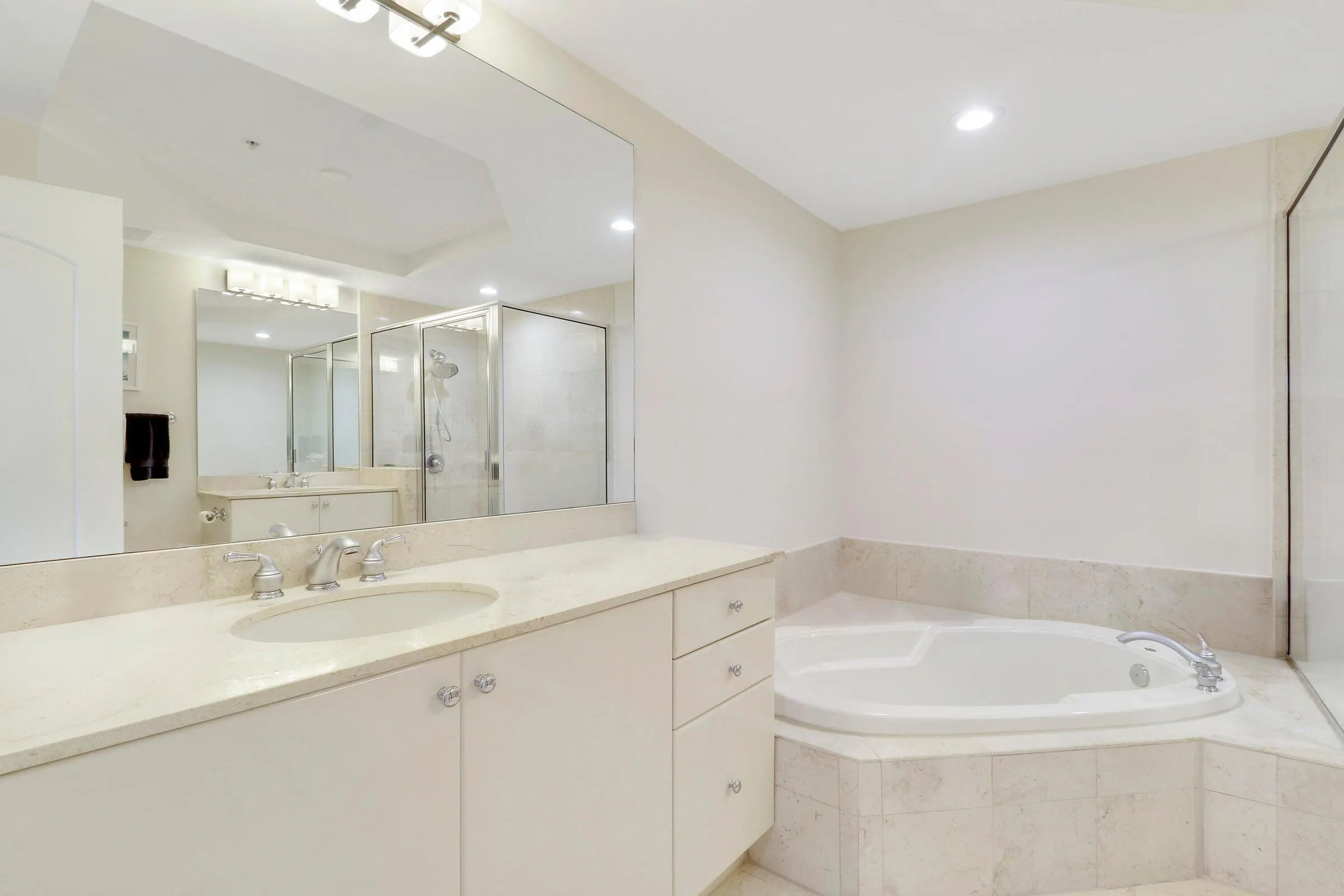 801 S Olive Avenue, #902