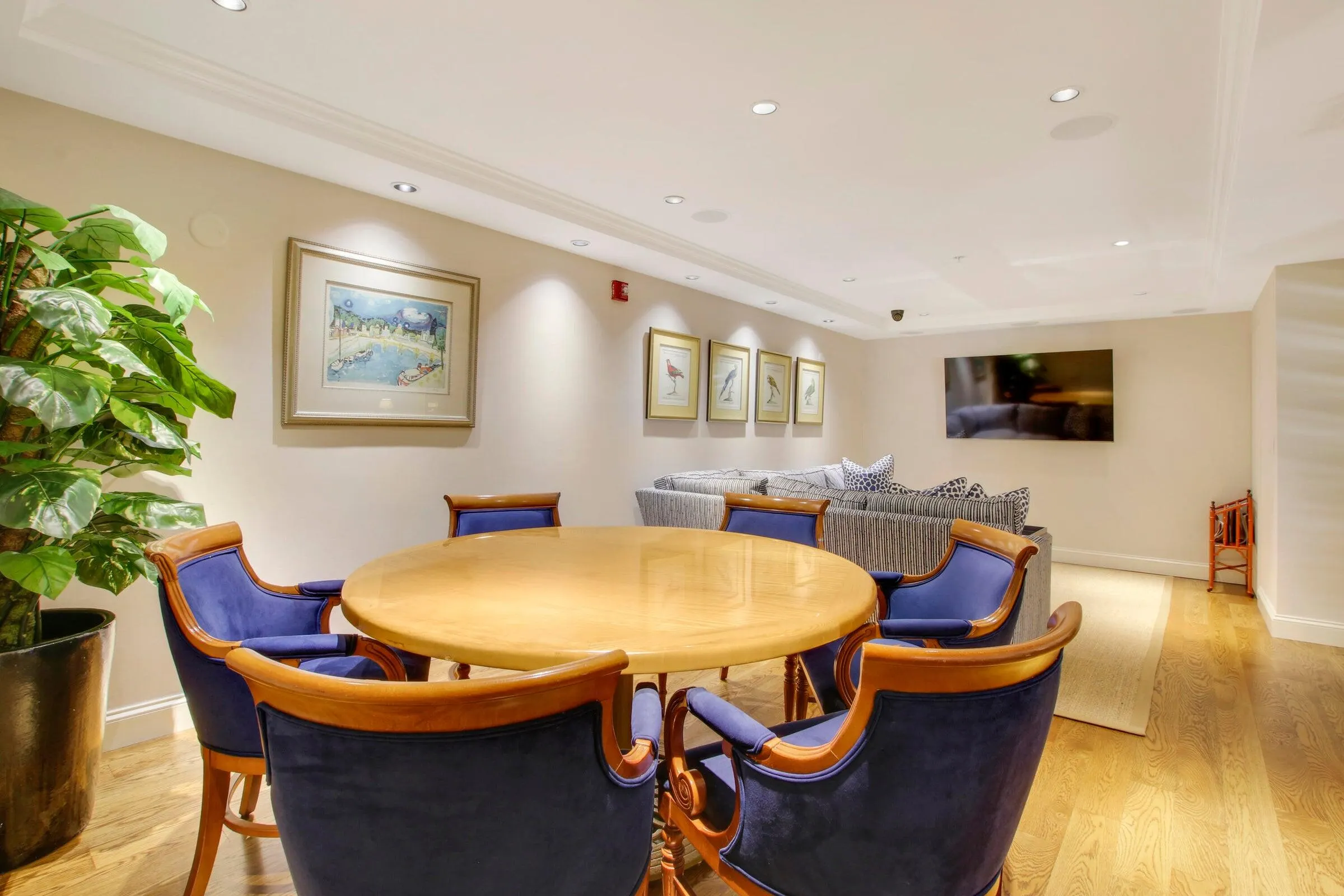 801 S Olive Avenue, #902