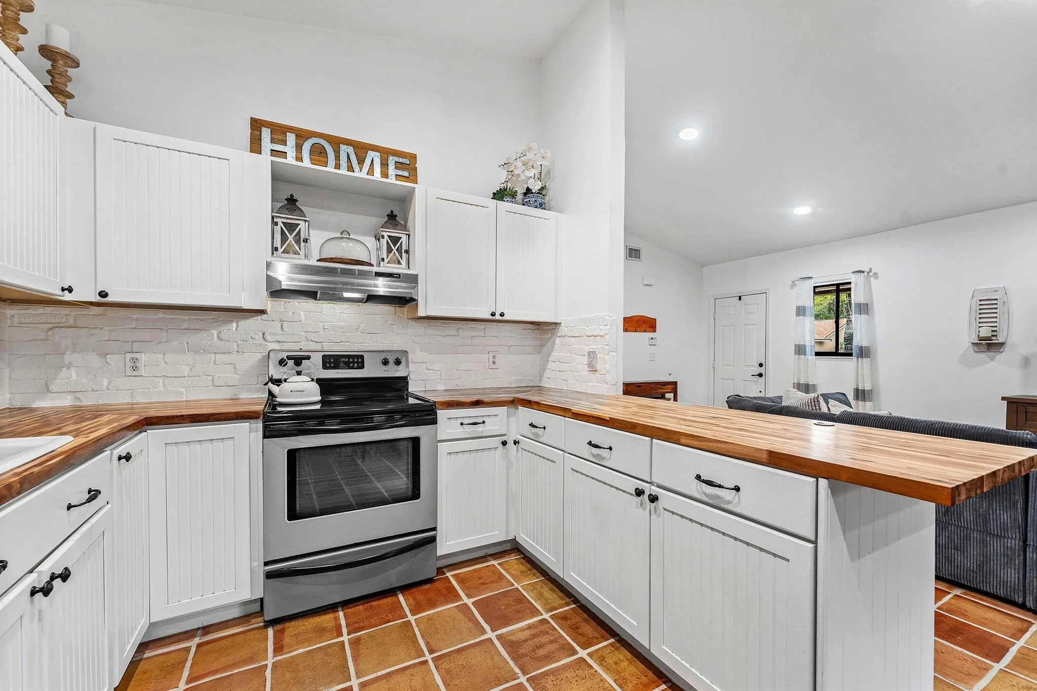 14271 Flora Lane