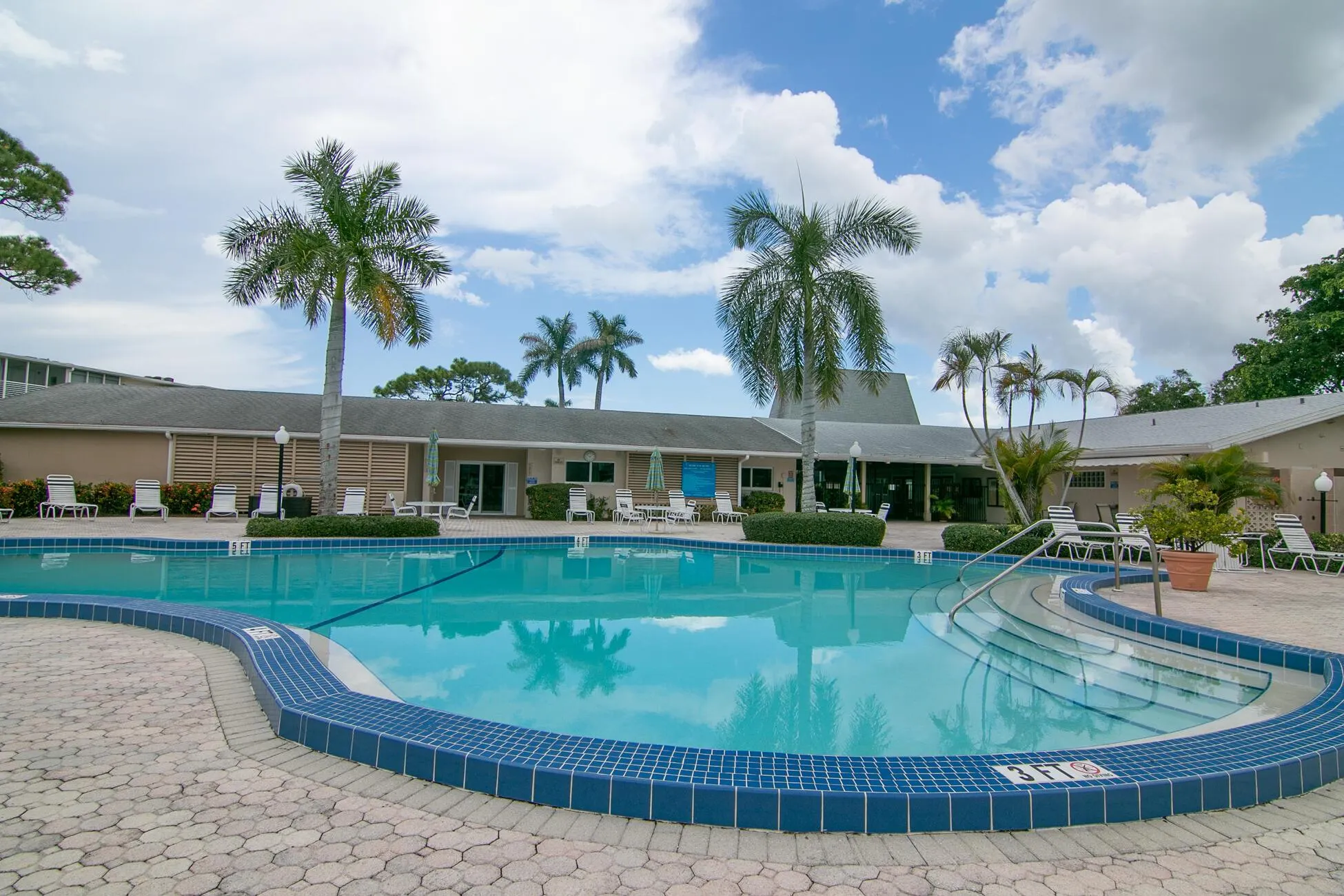 2721 Garden Drive N, #312