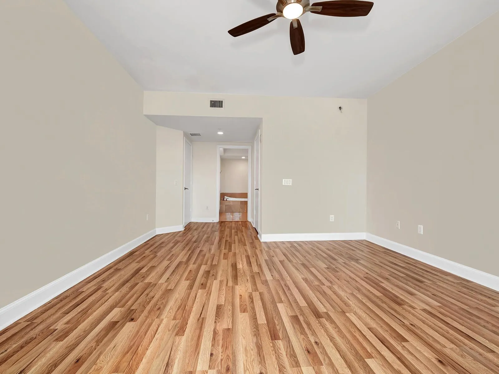 15051 Royal Oaks Lane, #906