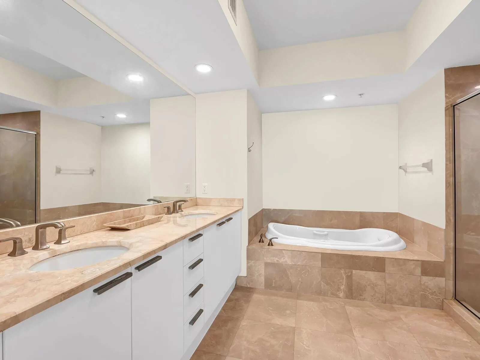 15051 Royal Oaks Lane, #906