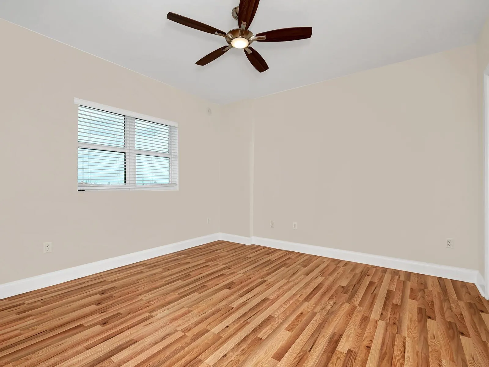 15051 Royal Oaks Lane, #906