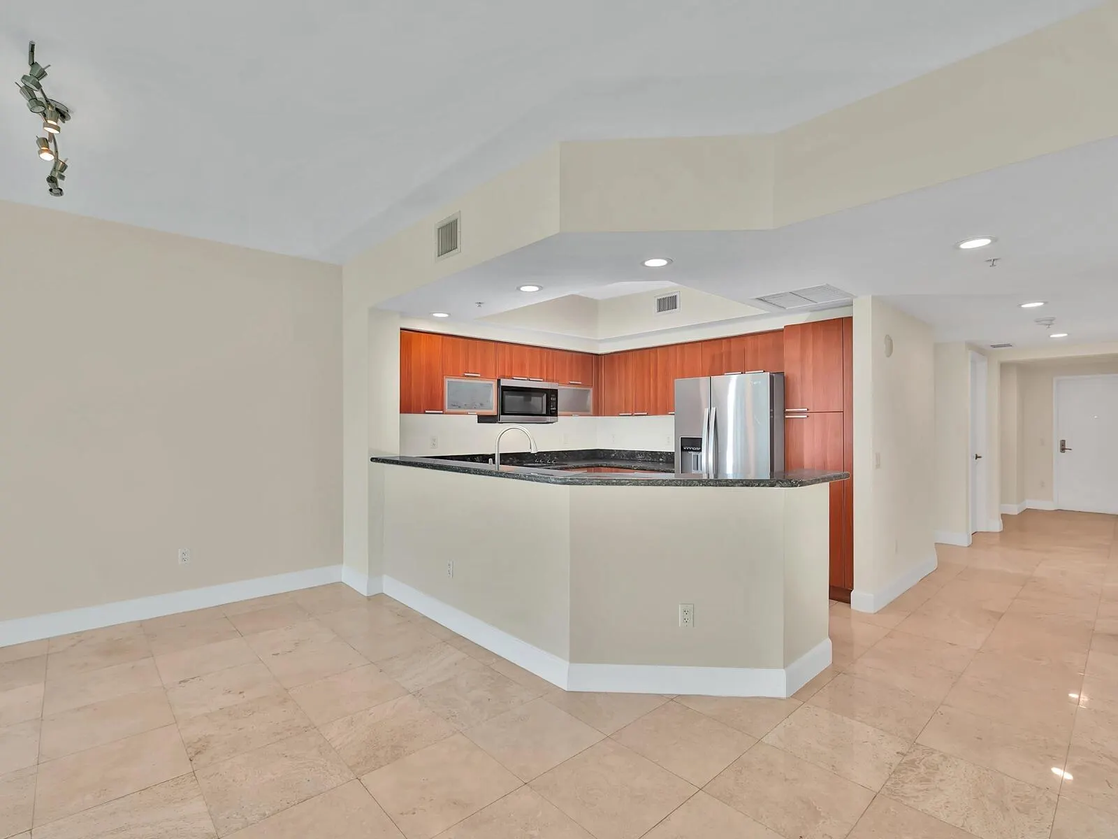 15051 Royal Oaks Lane, #906