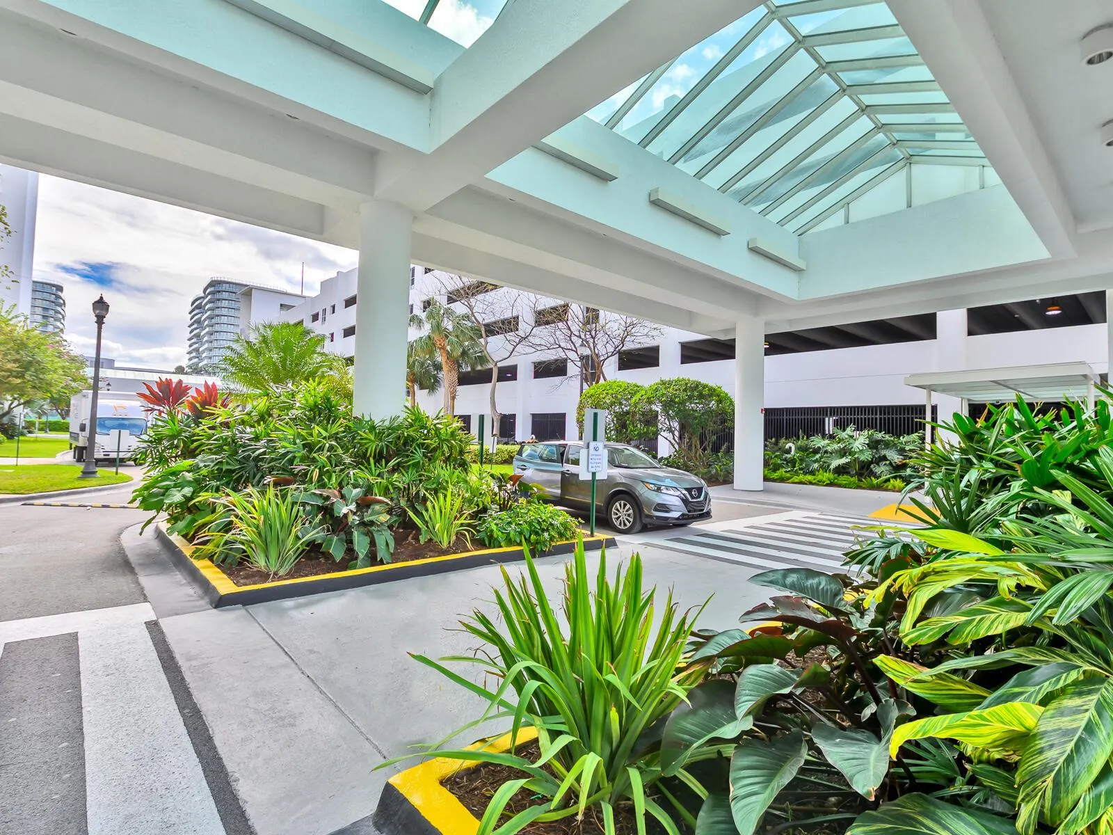 15051 Royal Oaks Lane, #906