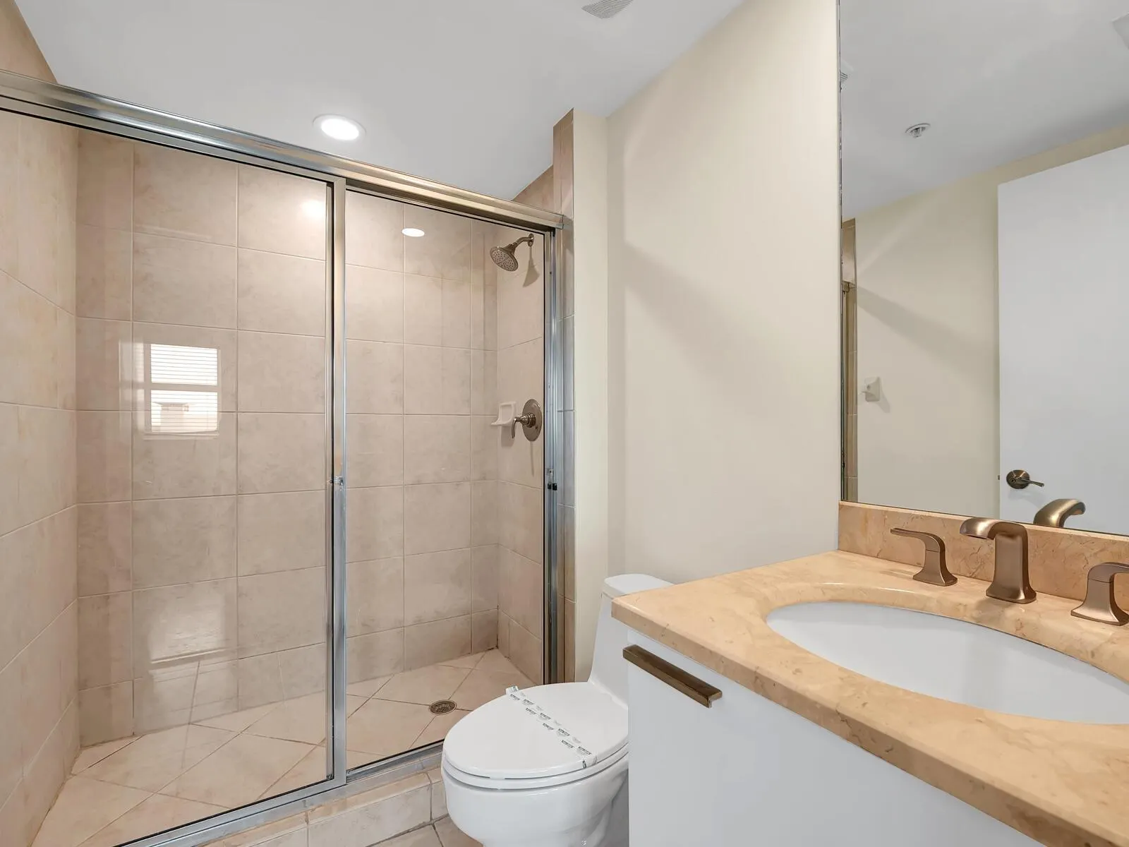 15051 Royal Oaks Lane, #906