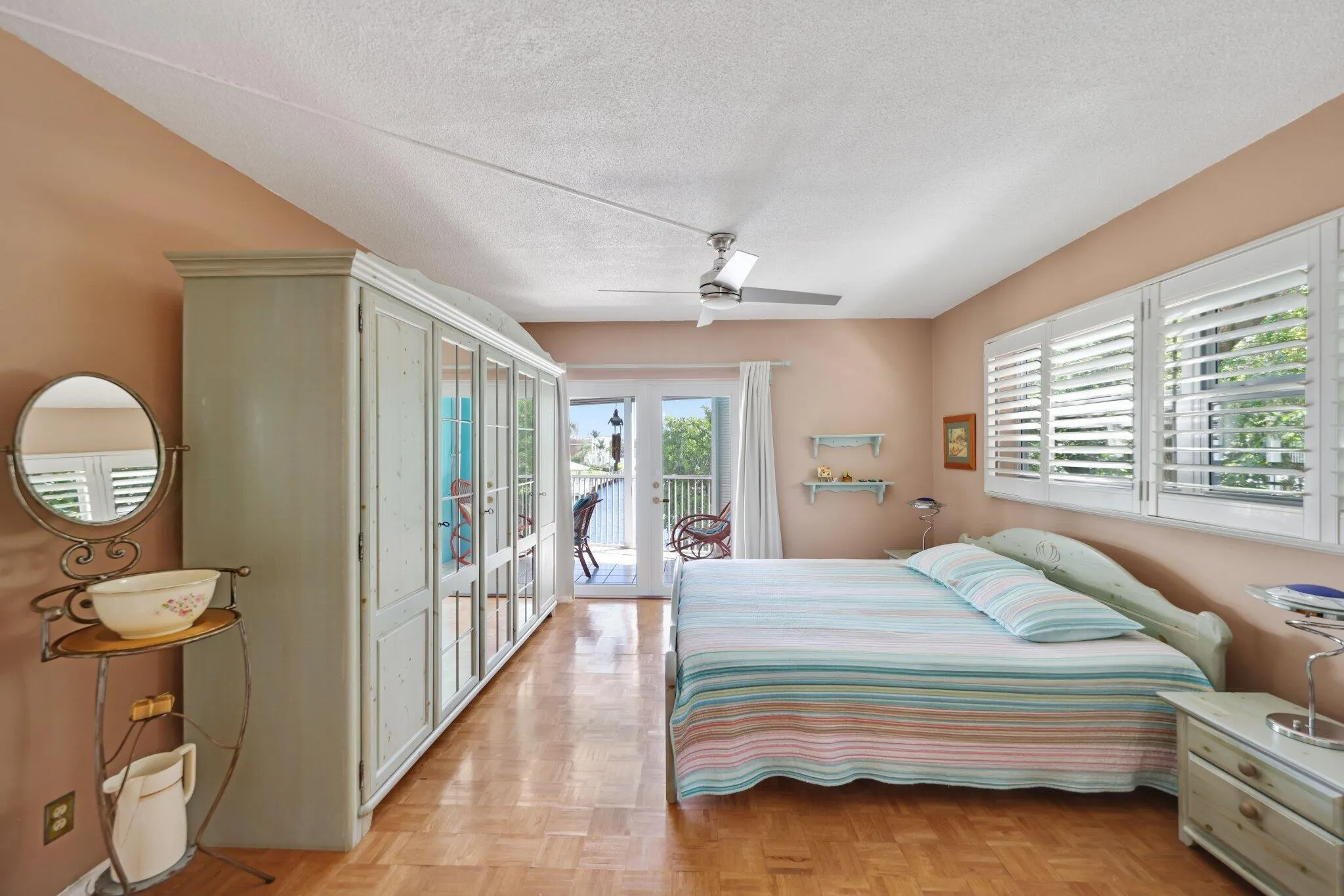 700 NE Harbour Terrace, #2350