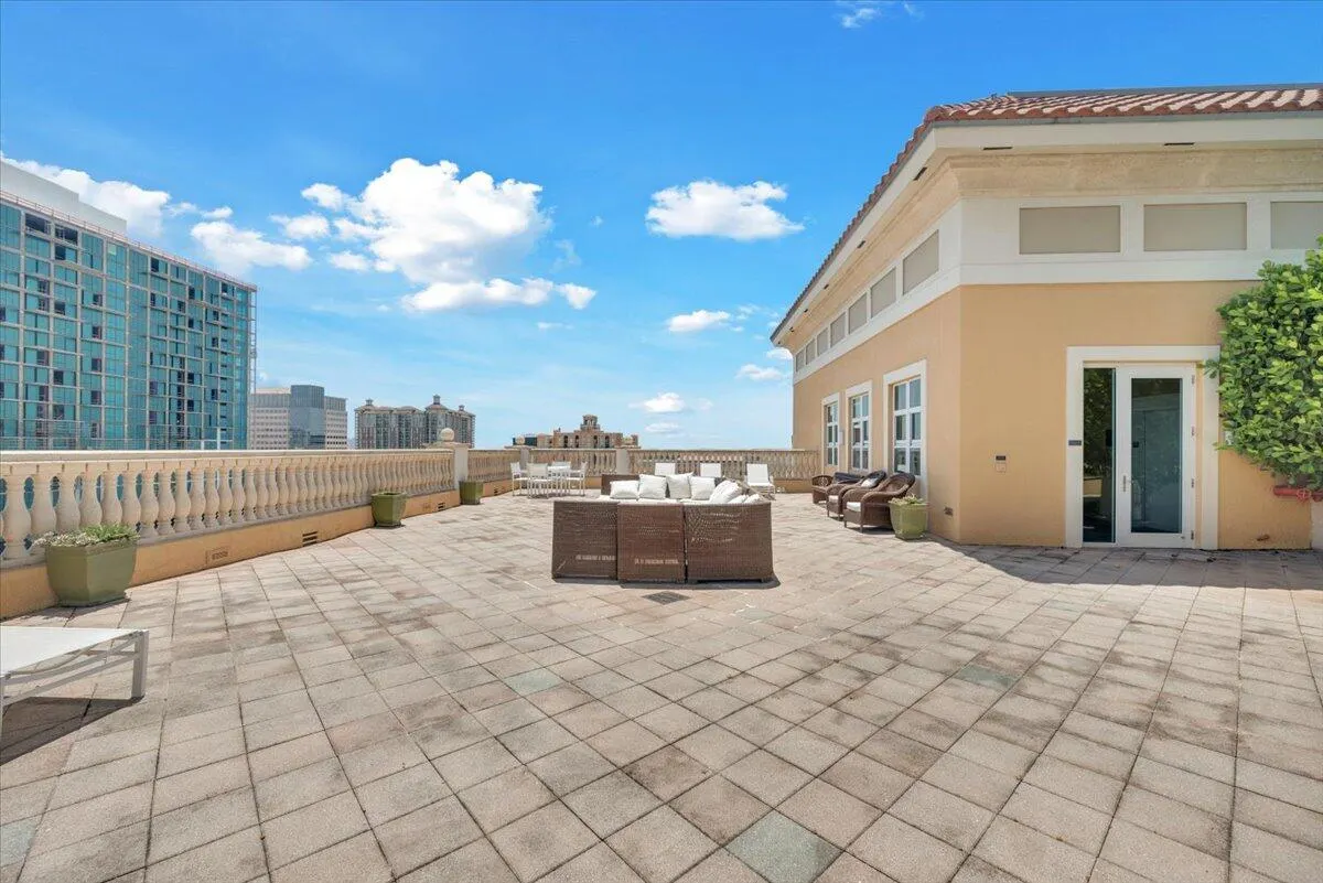403 S Sapodilla Avenue, #405