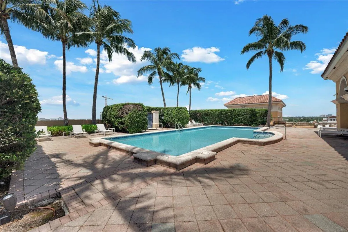 403 S Sapodilla Avenue, #405