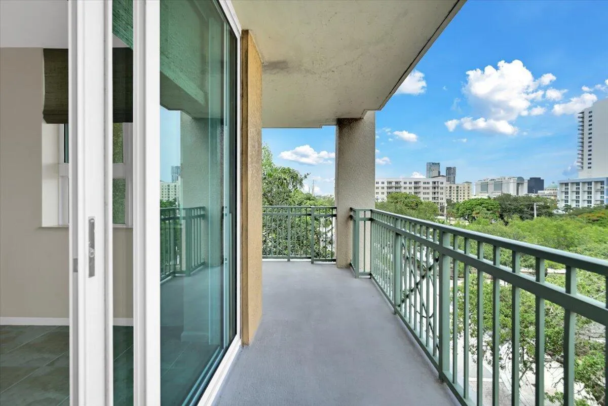 403 S Sapodilla Avenue, #405
