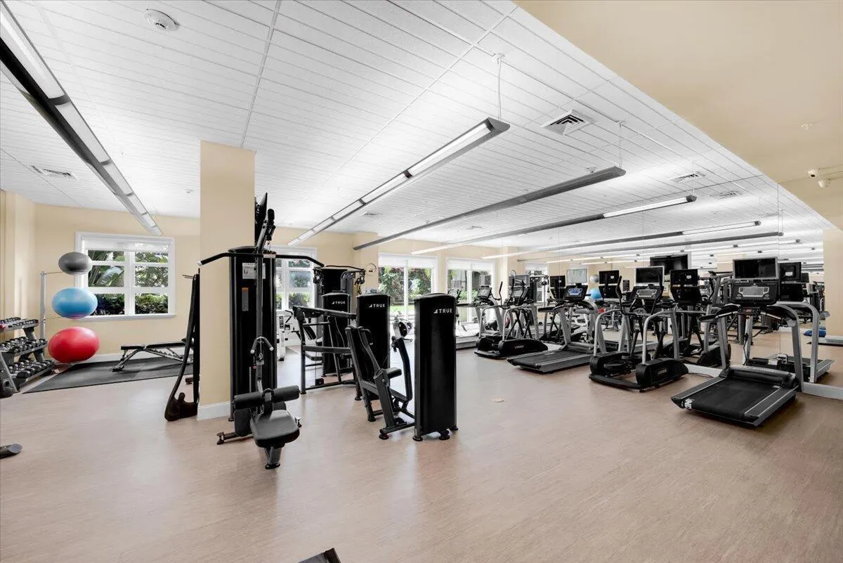 403 S Sapodilla Avenue, #405