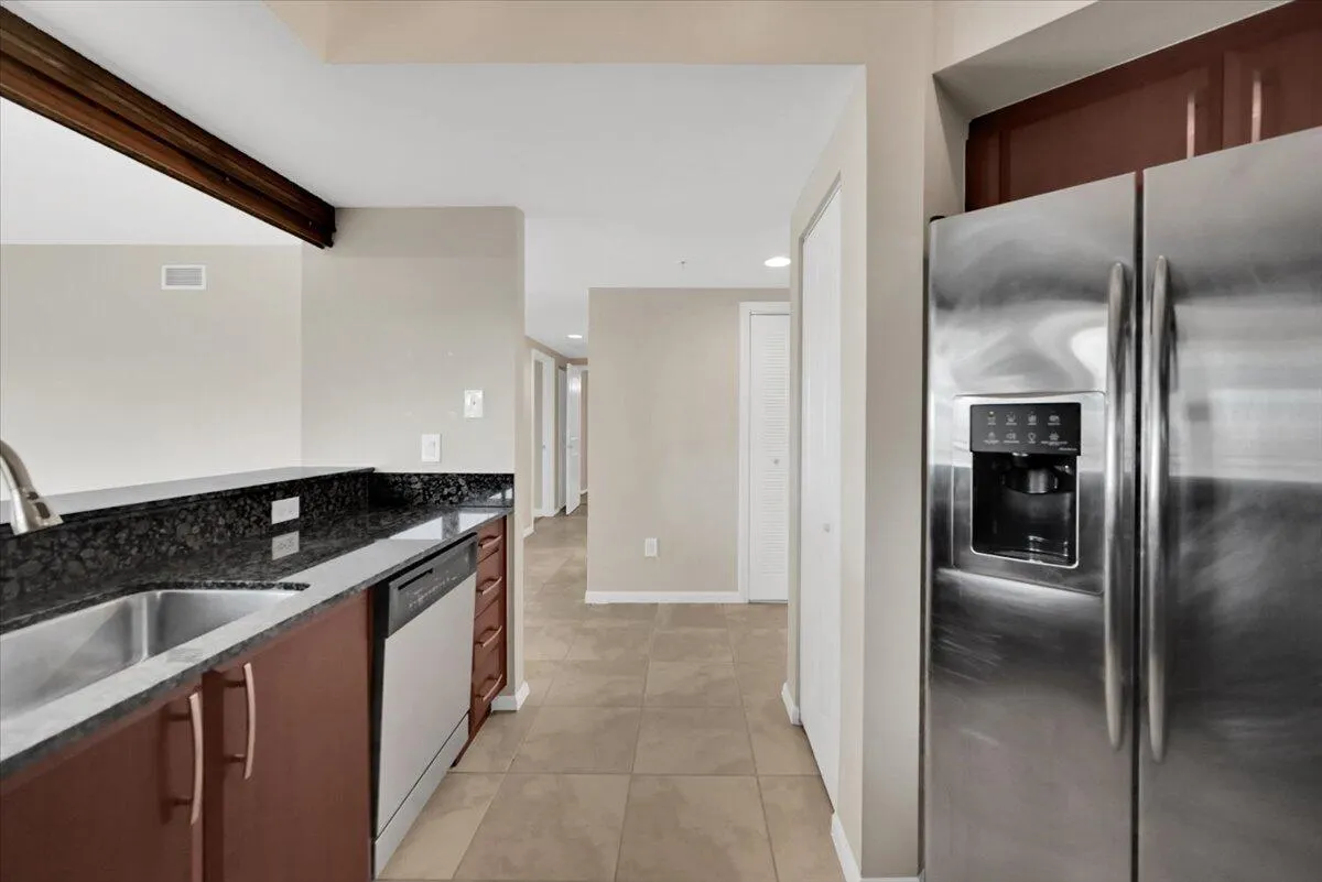 403 S Sapodilla Avenue, #405
