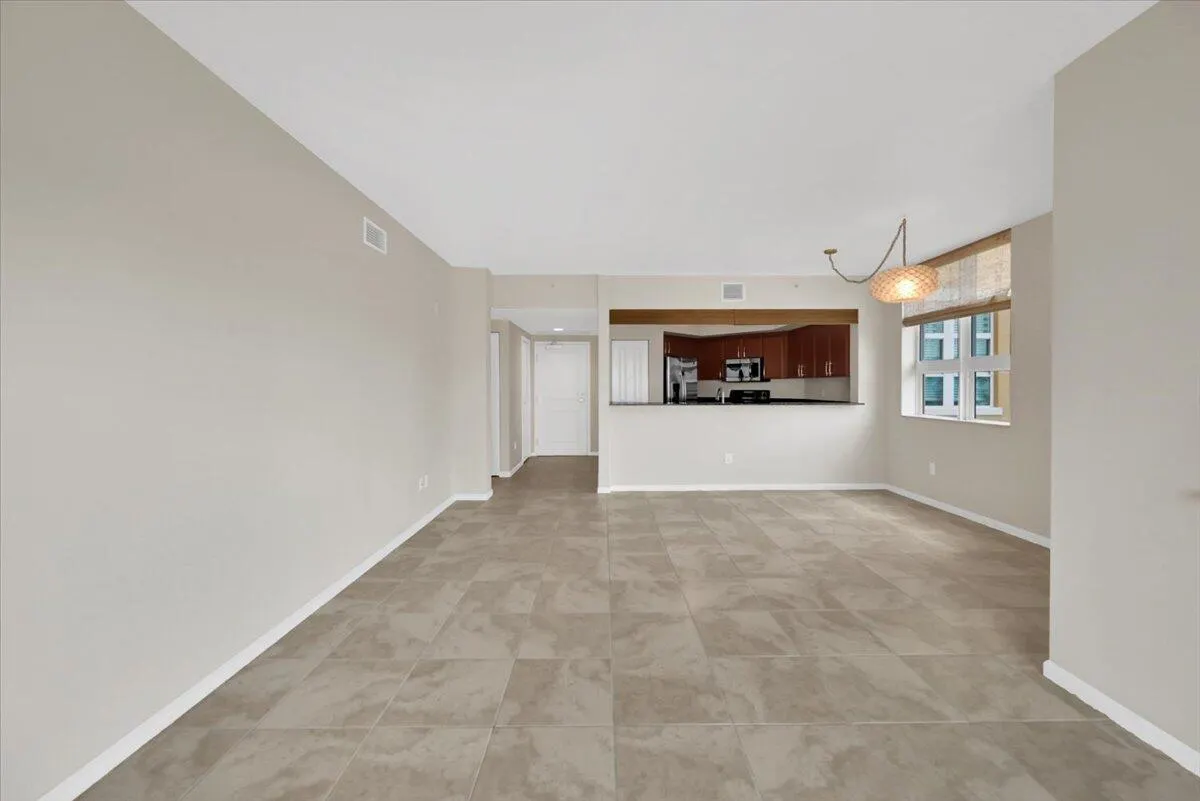 403 S Sapodilla Avenue, #405