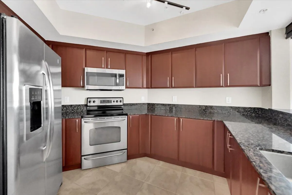 403 S Sapodilla Avenue, #405