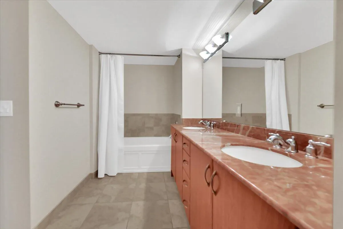 403 S Sapodilla Avenue, #405