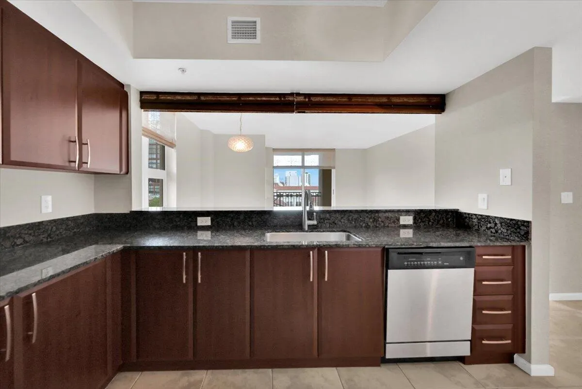 403 S Sapodilla Avenue, #405