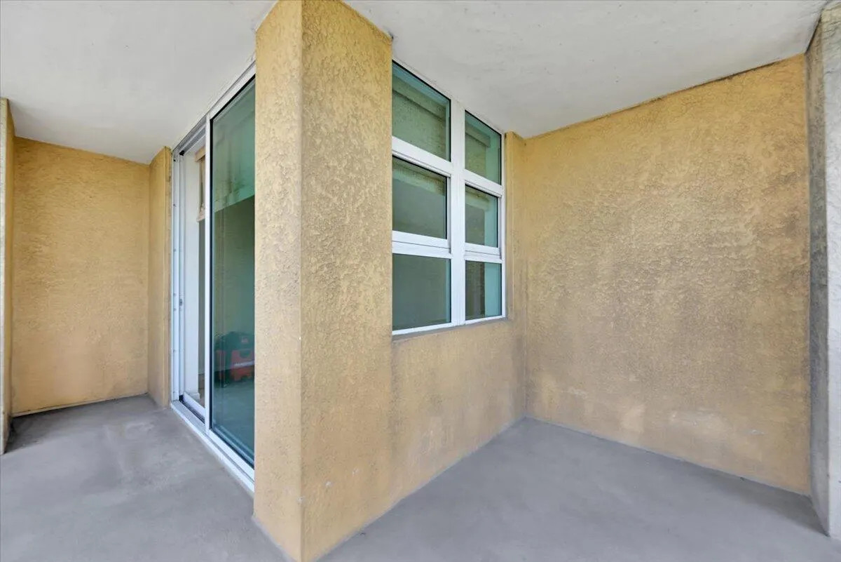 403 S Sapodilla Avenue, #405
