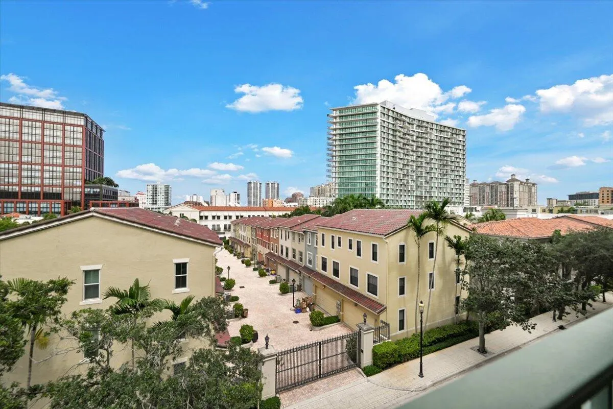 403 S Sapodilla Avenue, #405