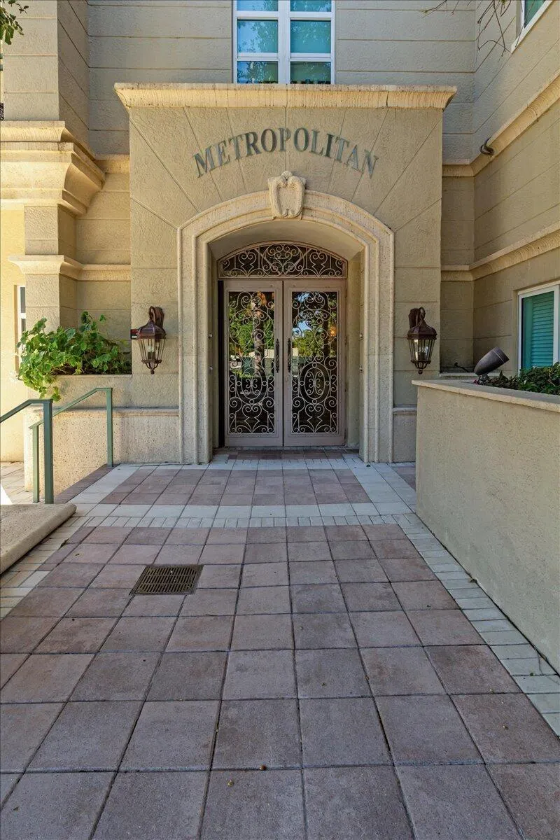 403 S Sapodilla Avenue, #405