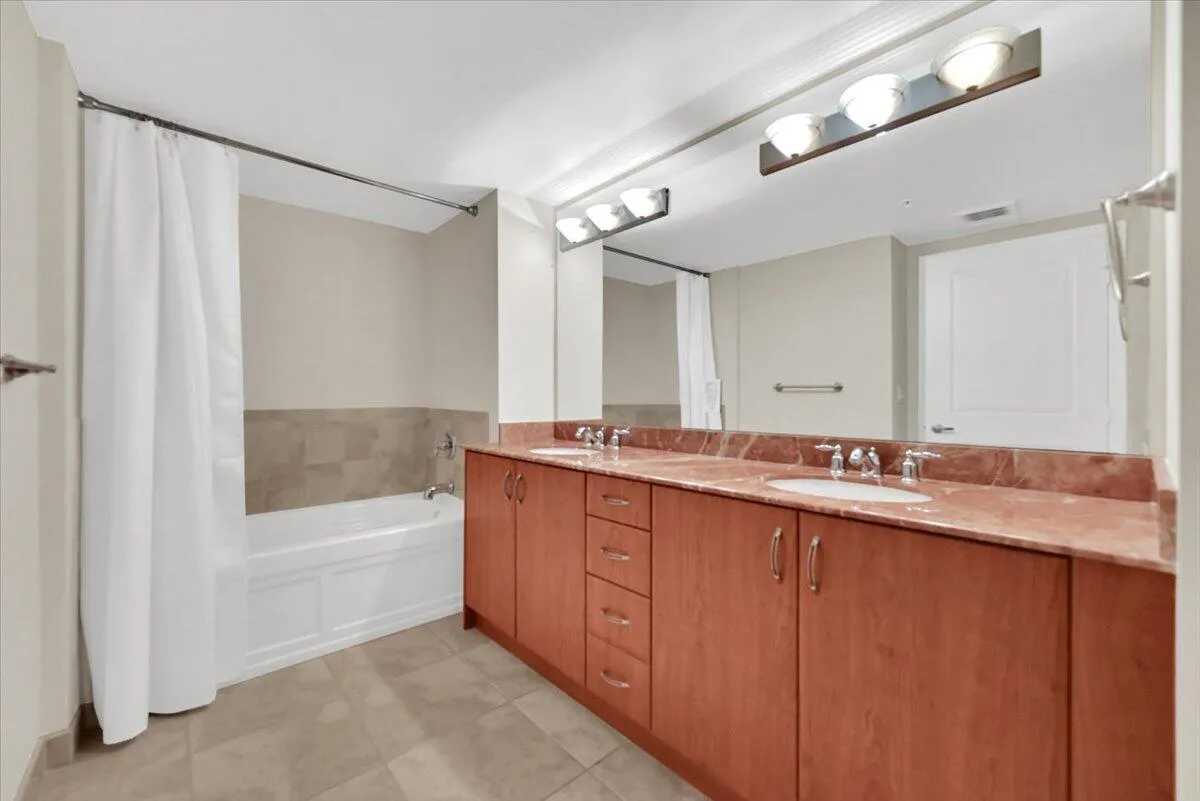 403 S Sapodilla Avenue, #405