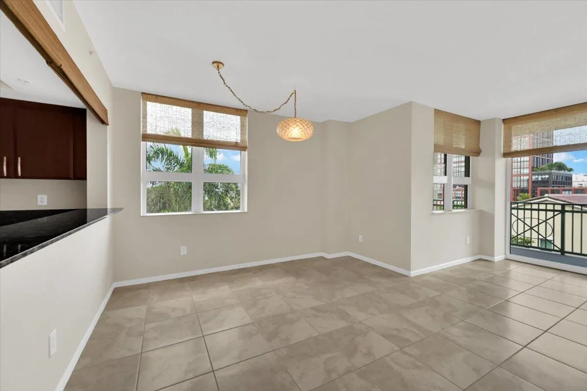 403 S Sapodilla Avenue, #405