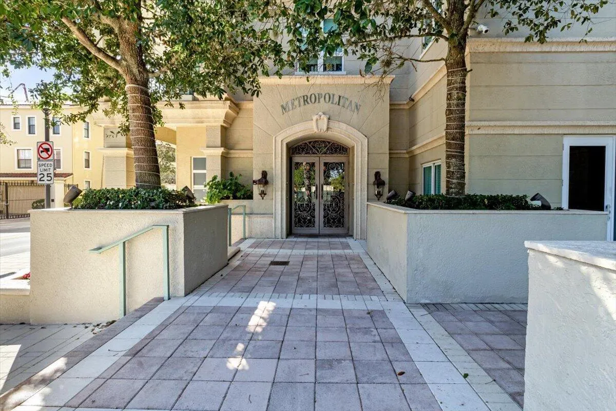 403 S Sapodilla Avenue, #405