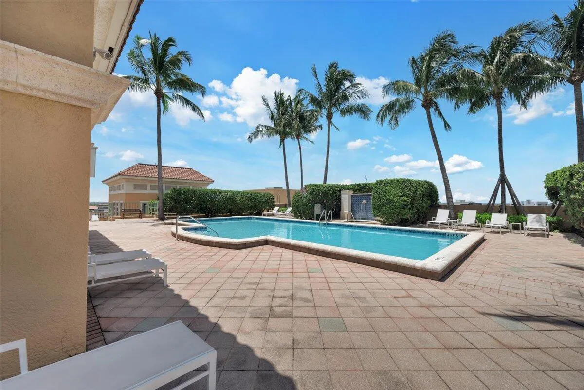 403 S Sapodilla Avenue, #405