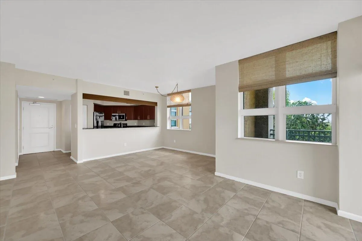 403 S Sapodilla Avenue, #405