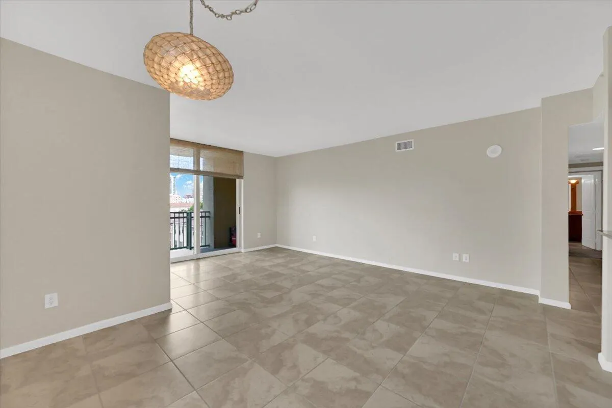 403 S Sapodilla Avenue, #405