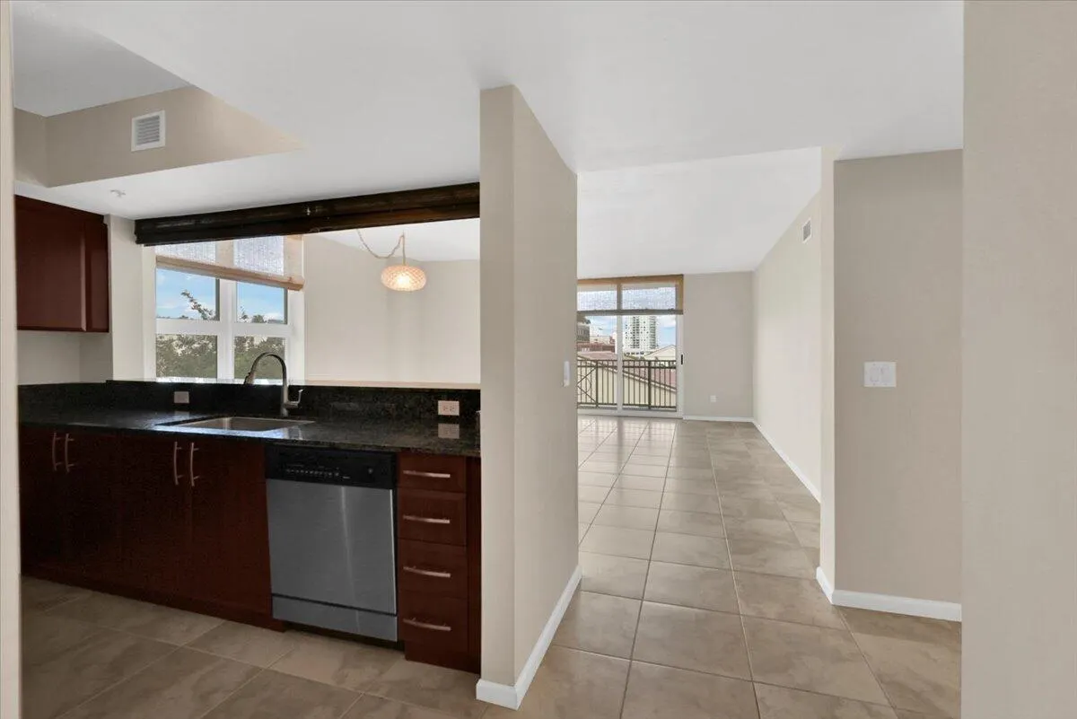 403 S Sapodilla Avenue, #405