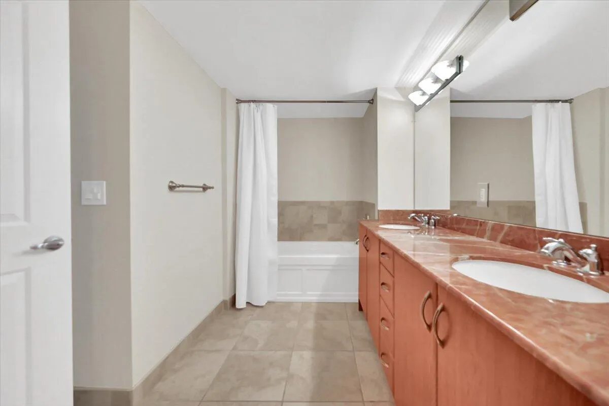 403 S Sapodilla Avenue, #405