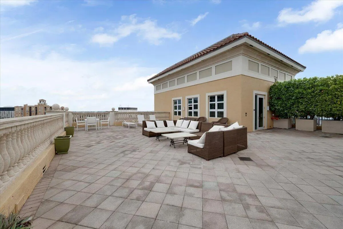 403 S Sapodilla Avenue, #405