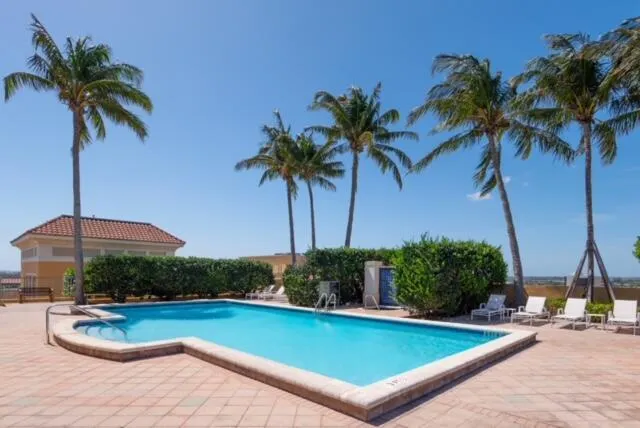 403 S Sapodilla Avenue, #405
