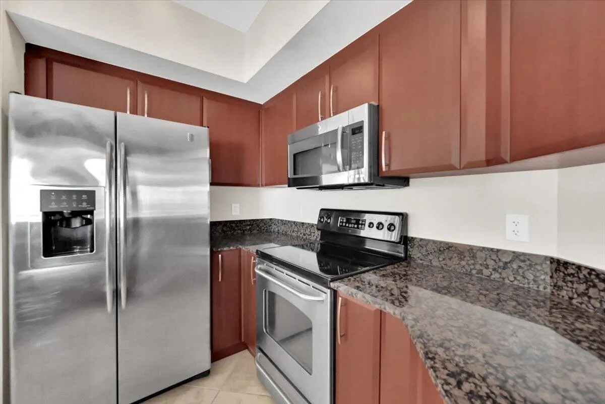 403 S Sapodilla Avenue, #405