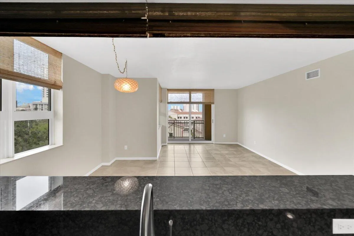 403 S Sapodilla Avenue, #405