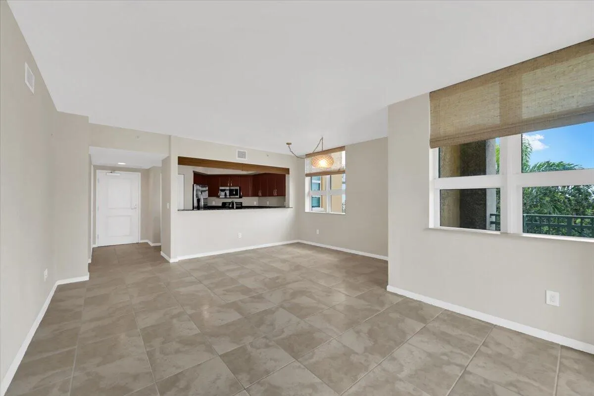403 S Sapodilla Avenue, #405