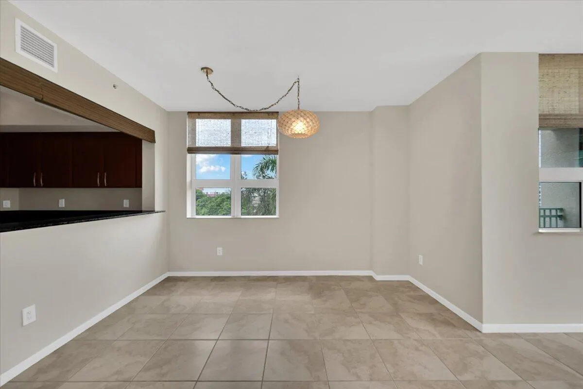 403 S Sapodilla Avenue, #405