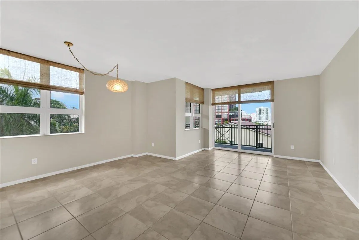 403 S Sapodilla Avenue, #405