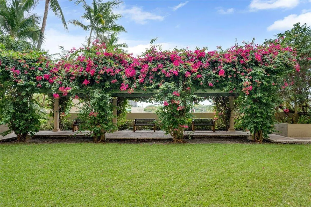 403 S Sapodilla Avenue, #405