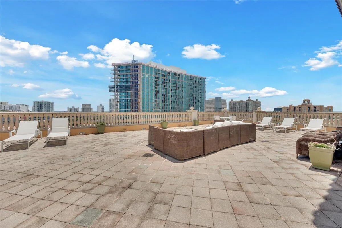 403 S Sapodilla Avenue, #405