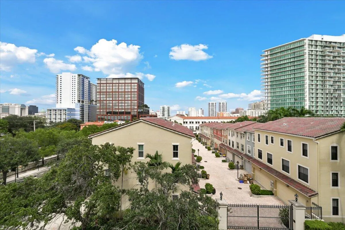 403 S Sapodilla Avenue, #405