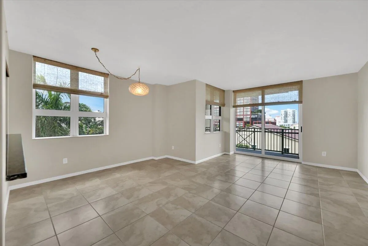 403 S Sapodilla Avenue, #405