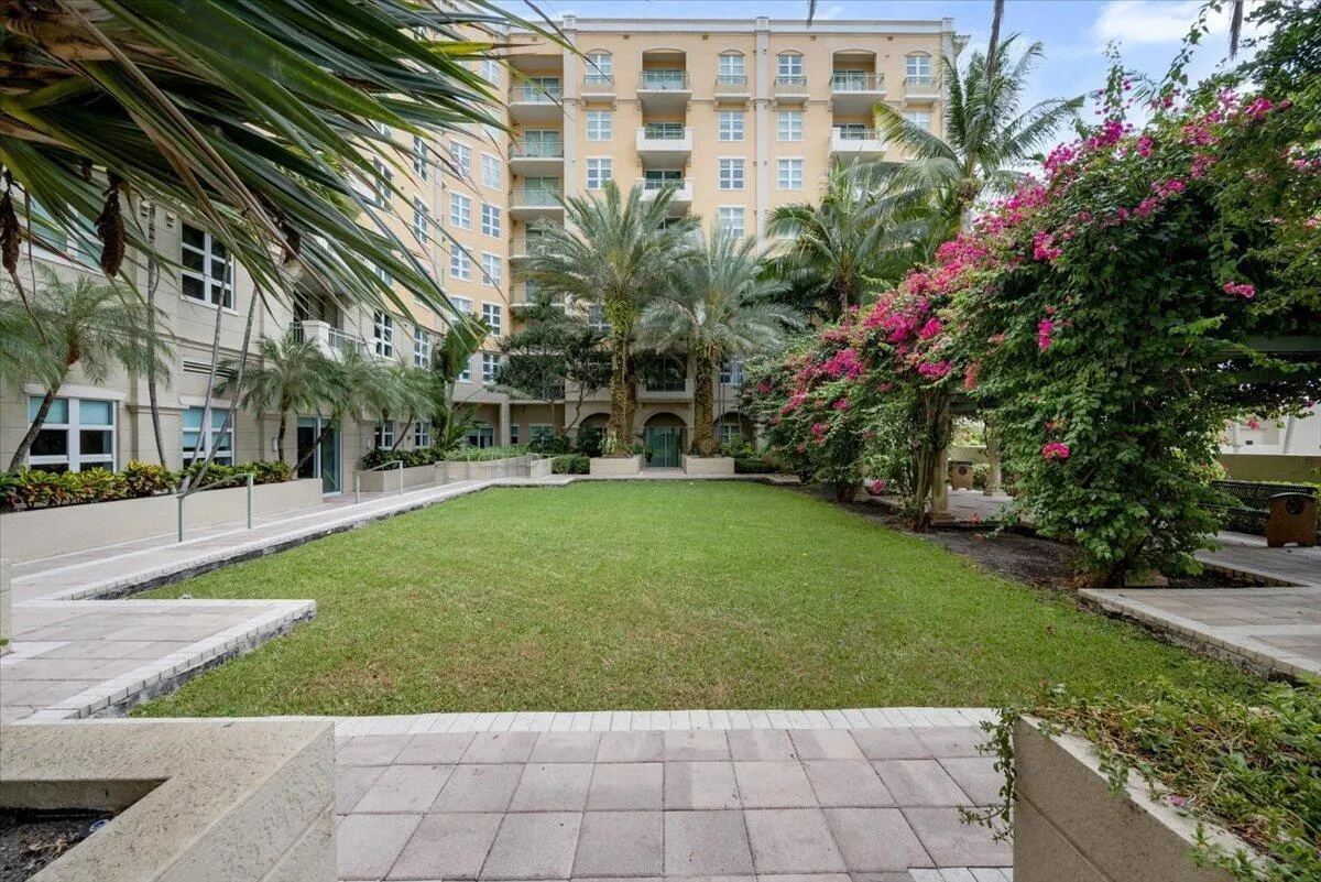 403 S Sapodilla Avenue, #405