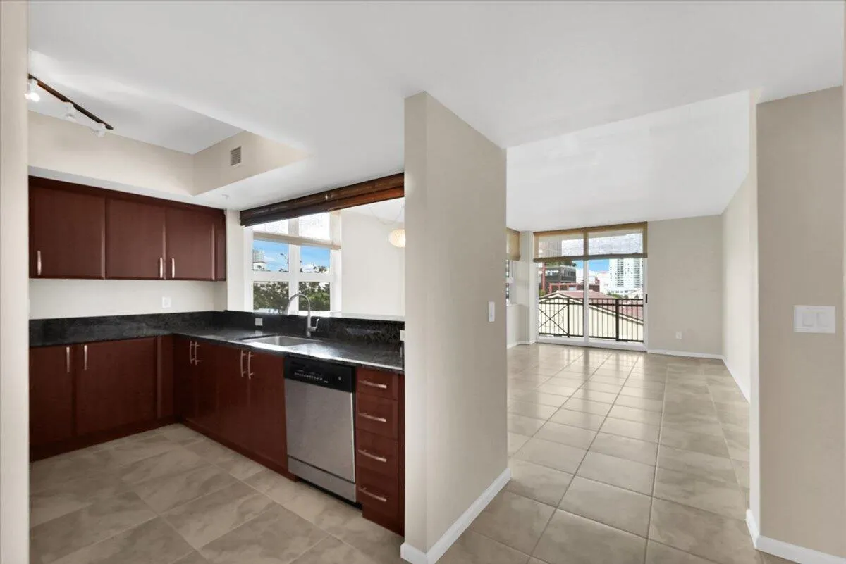 403 S Sapodilla Avenue, #405