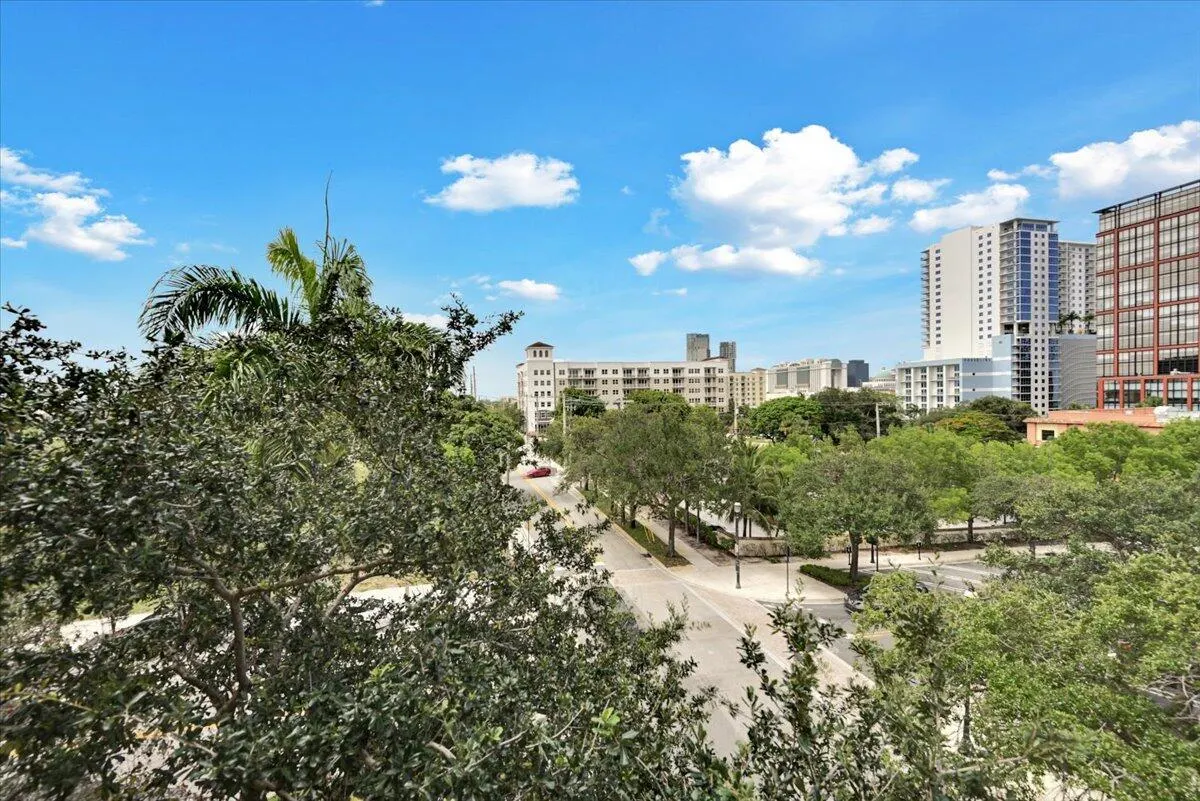 403 S Sapodilla Avenue, #405