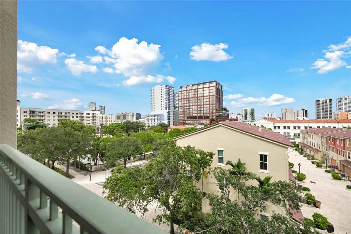 403 S Sapodilla Avenue, #405
