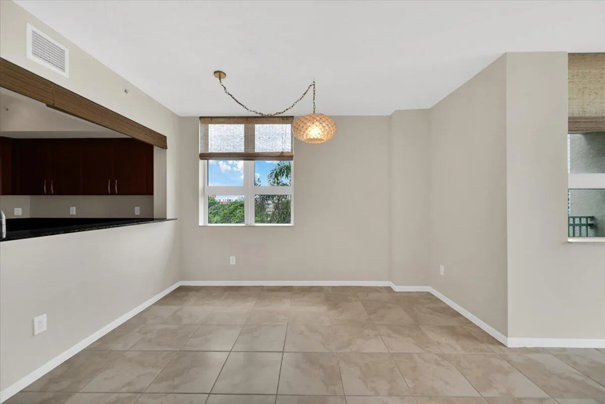 403 S Sapodilla Avenue, #405