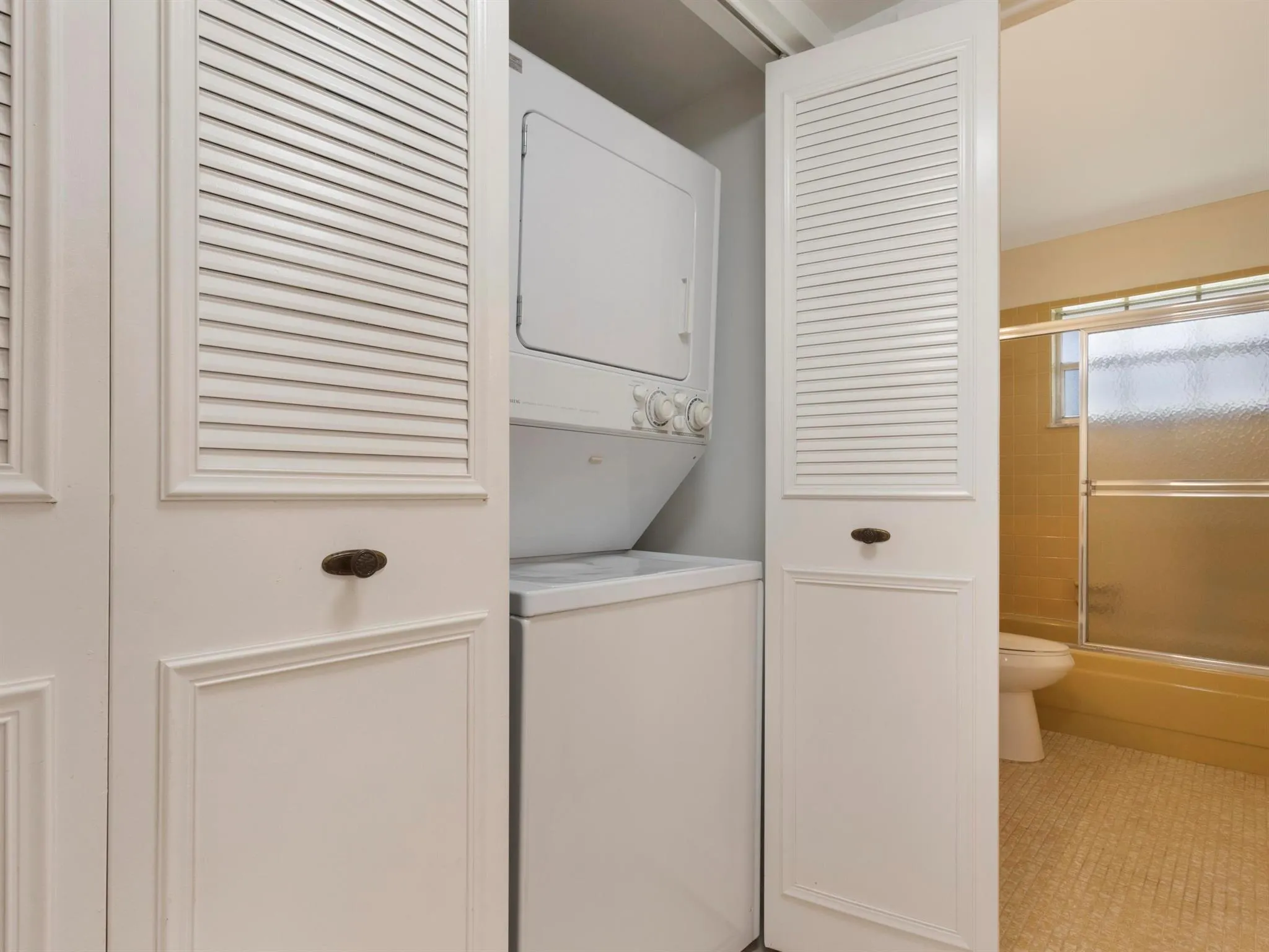 857 Worcester Lane, #B