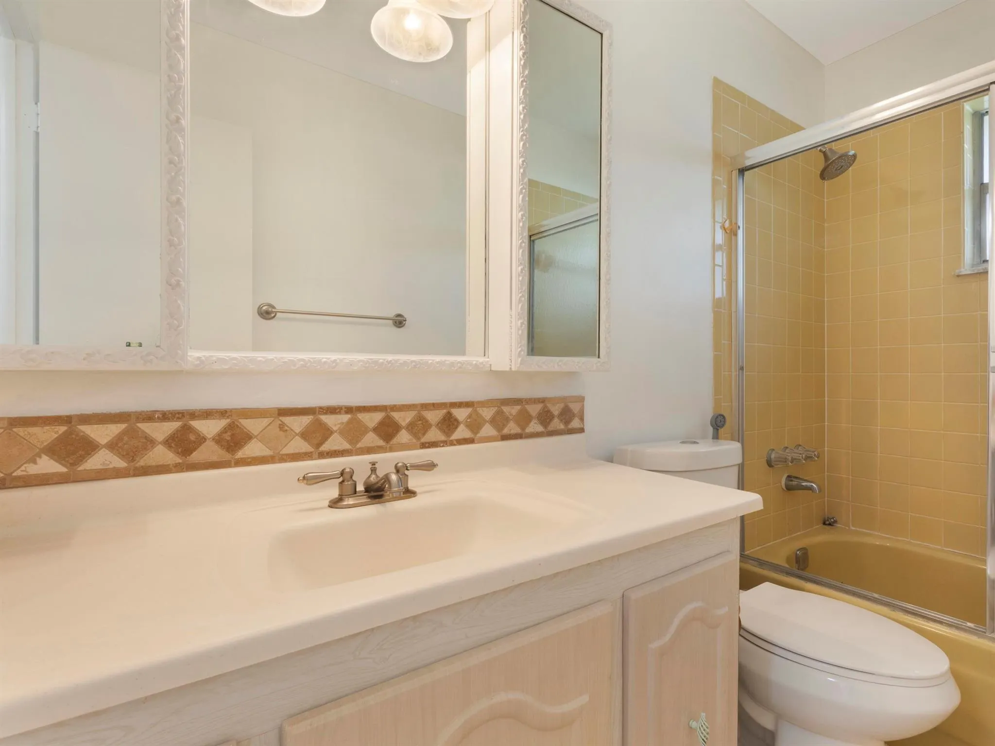 857 Worcester Lane, #B